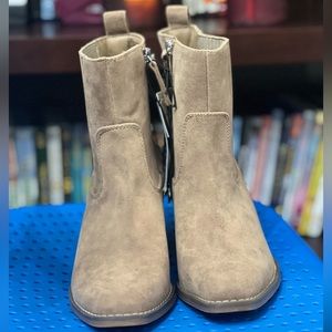 7.5 Woman Heeled Boots